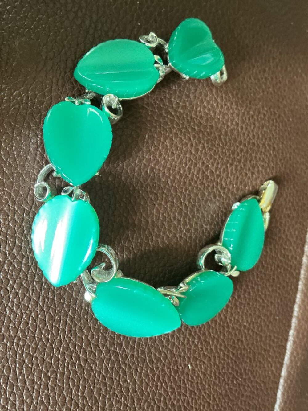 Vintage Lisner Green Leaf-Link Costume Bracelet